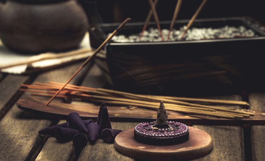 Artisan Natural Incense vs Synthetic: Key Differences